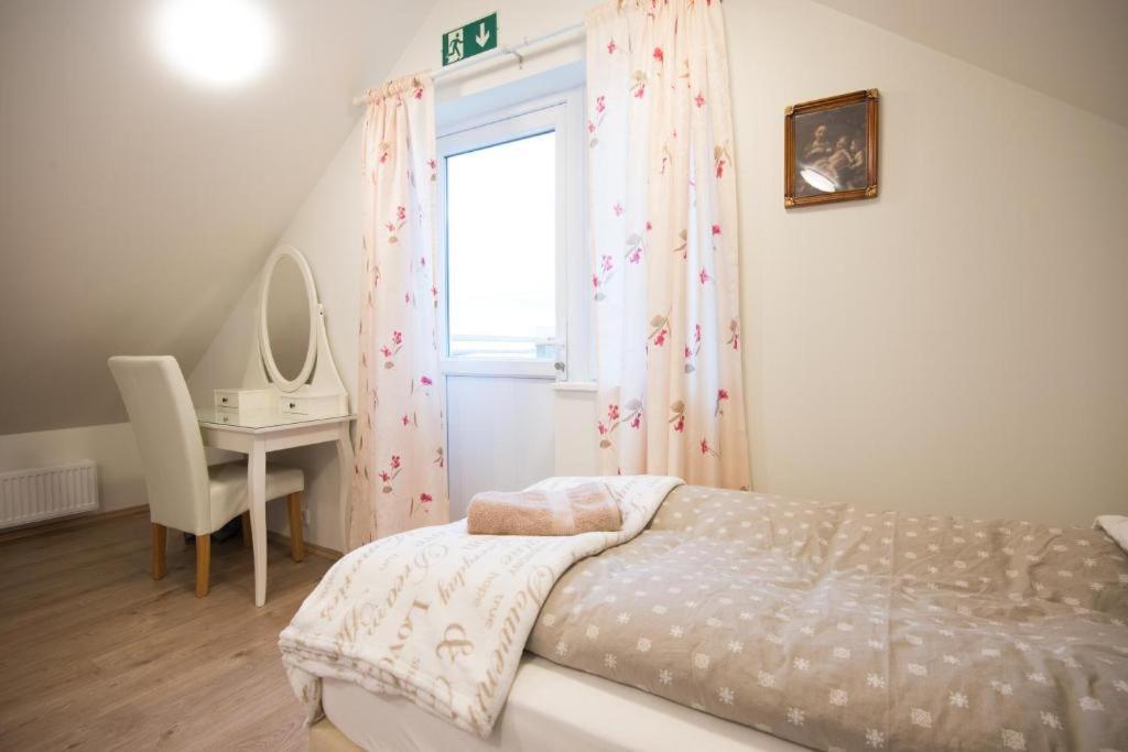 Guesthouse Grund Grindavík Buitenkant foto